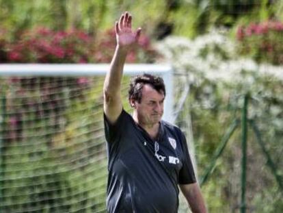 Luís Bonini, en un entrenamiento del Athletic Club de Bilbao realizó hoy en el complejo en Valencia en 2011.