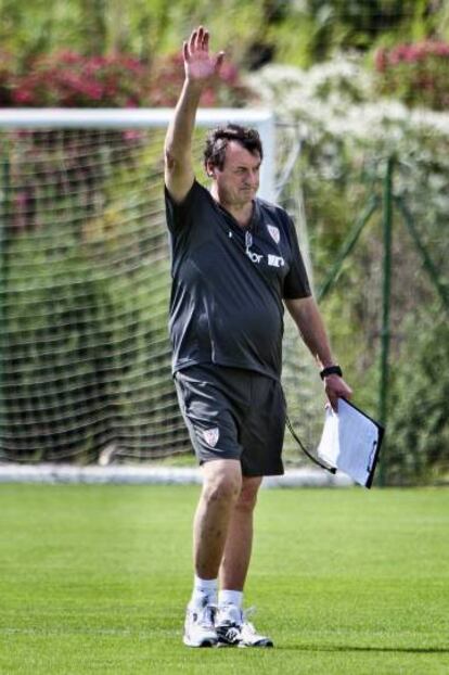 Luís Bonini, en un entrenamiento del Athletic Club de Bilbao realizó hoy en el complejo en Valencia en 2011.