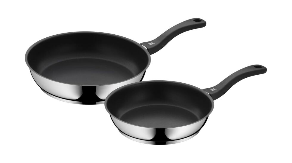 Sartenes de 24 y 28 centímetros.