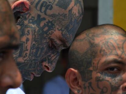 Maras presos en el penal de Izalco, al occidente de El Salvador.