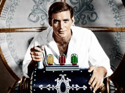 Rod Taylor, a los mandos de la máquina del tiempo más 'vintage', en 'El tiempo en sus manos'.