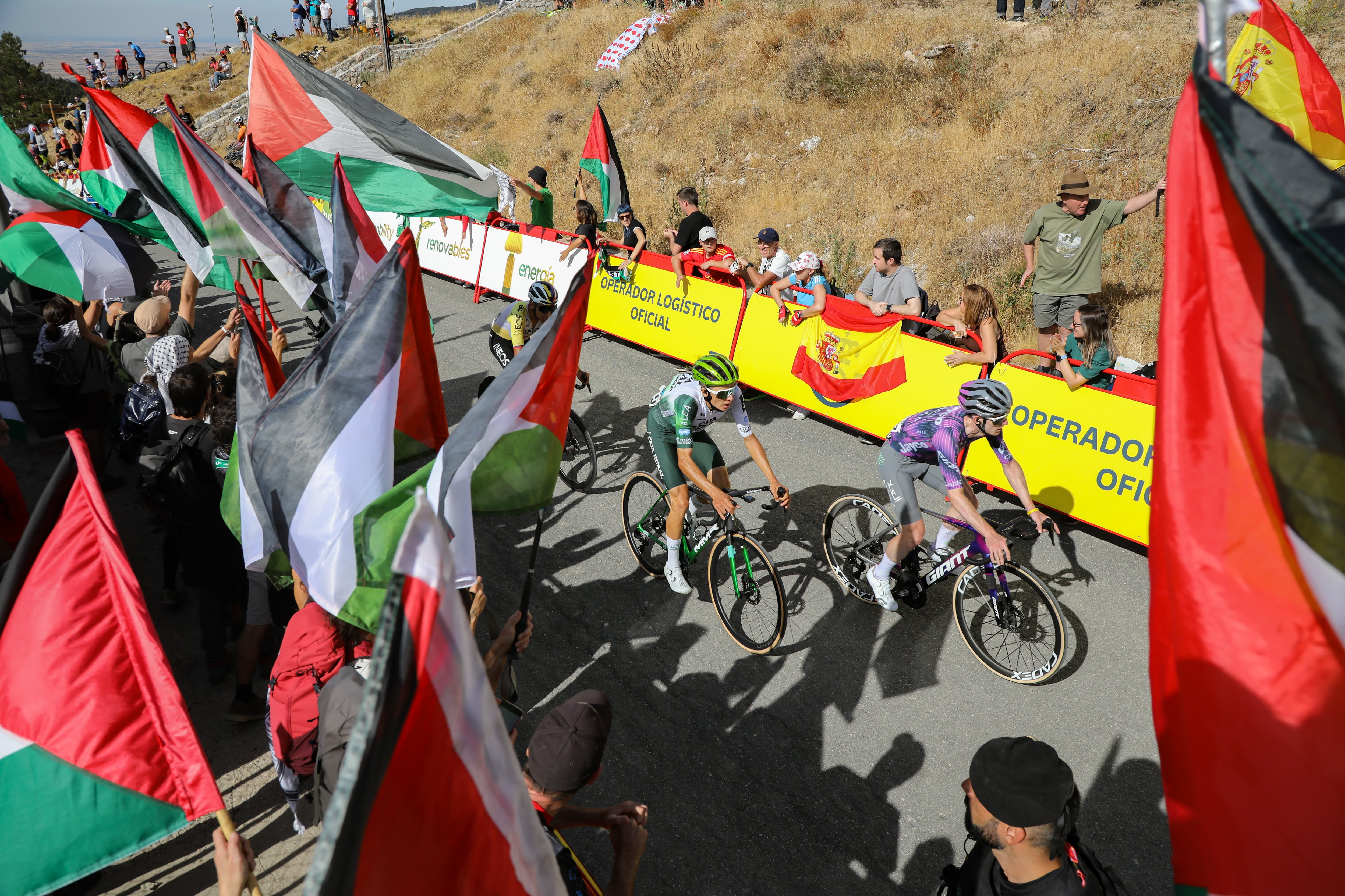 Ocho activistas afrontan un proceso penal por el boicot a La Vuelta en la sierra de Madrid