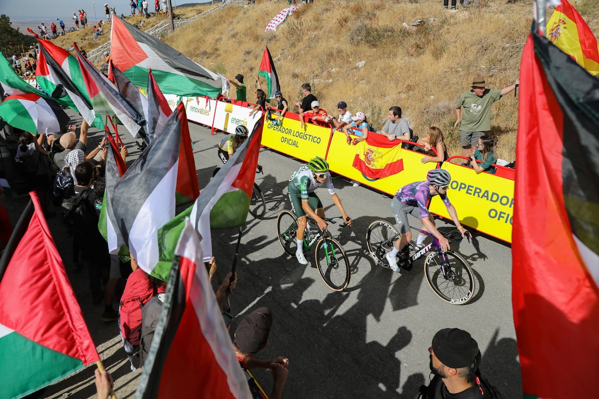 Ocho activistas afrontan un proceso penal por el boicot a La Vuelta en la sierra de Madrid