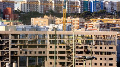 Viviendas en construcción en el barrio de Las Rehoyas de Las Palmas de Gran Canaria.