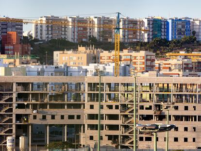 Viviendas en construcción en el barrio de Las Rehoyas de Las Palmas de Gran Canaria.