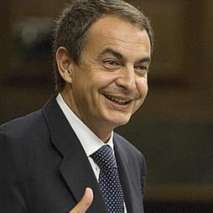 Zapatero delimita la frontera de una reforma laboral sin abaratar el despido