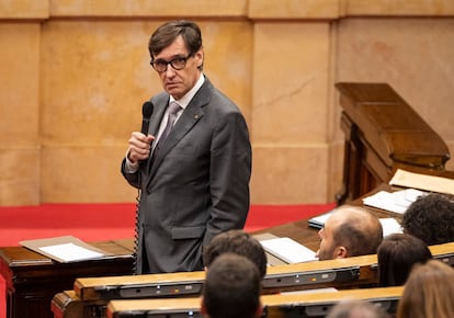 El presidente de la Generalitat, Salvador Illa, durante la sesión de control del Govern de la Generalitat en el Parlament de Catalunya.