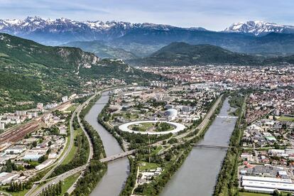 El sincrotrón de Grenoble (Francia), con su característica forma circular.