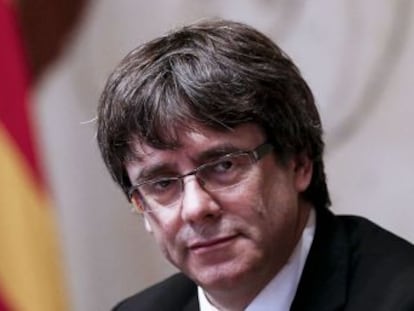 Puigdemont mantendrá hoy nuevos contactos tras reunir a su Gobierno y los líderes de los partidos y entidades soberanistas