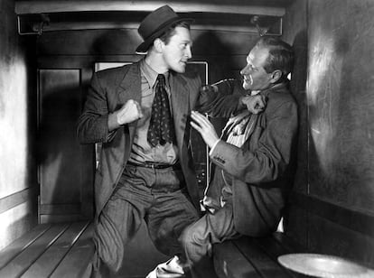 Douglas interpreta a un duro policía en 'Brigada 21', de William Wyler (1951). El actor tuvo un origen humilde y sus padres eran campesinos judíos procedentes de un pueblo al sur de Moscú.