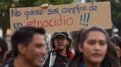 Activistas ecuatorianos protestan contra la explotación del Yasuní.
