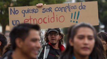 Activistas ecuatorianos protestan contra la explotaci&oacute;n del Yasun&iacute;.