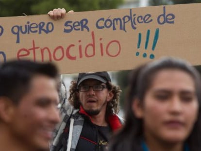 Activistas ecuatorianos protestan contra la explotaci&oacute;n del Yasun&iacute;.
