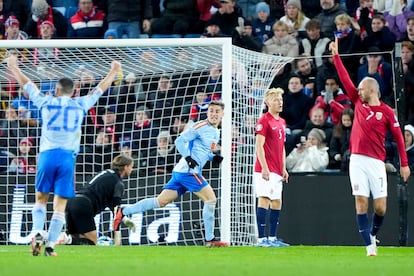 Gavi celebra el gol que le da la victoria a España y la clasificación para la Eurocopa del próximo verano.