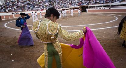 José Tomás en primer término en una de sus últimas corridas en México.