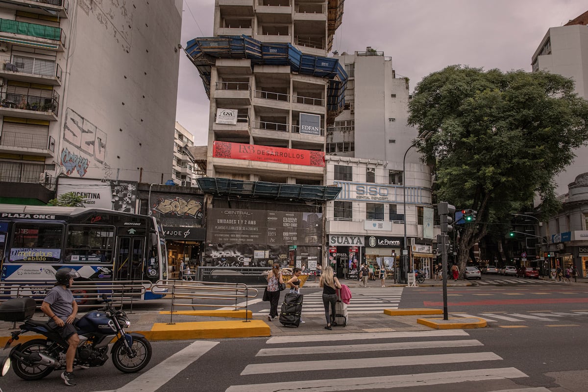La industria argentina se desploma: cierran 28 empresas por día – EL PAÍS