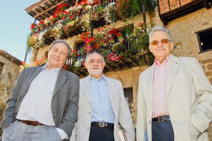 Los escritores Vicente Verdú, Carlos García Gual y Santos Julia