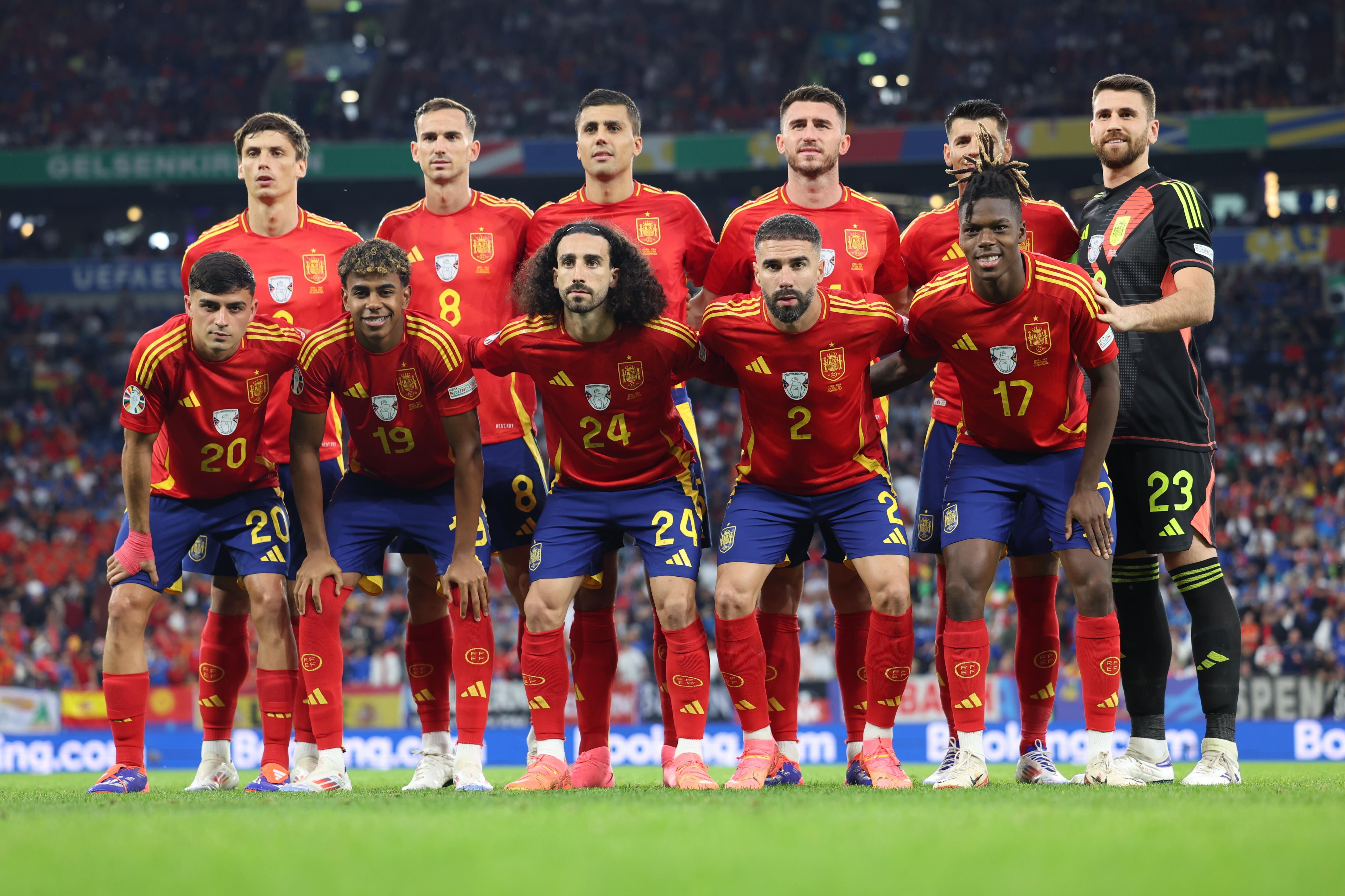 Gelsenkrichen (Germany), 20/06/2024.- Spain's starting eleven players pose for the group photo prior the UEFA EURO 2024 group B soccer match between Spain and Italy, in Gelsenkirchen, Germany, 20 June 2024. (Alemania, Italia, España) EFE/EPA/CHRISTOPHER NEUNDORF