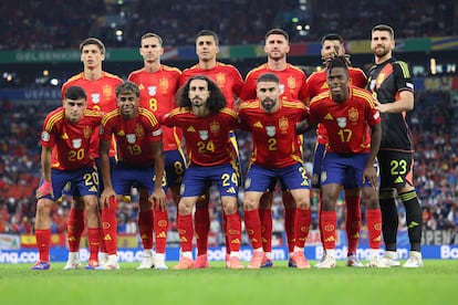 Gelsenkrichen (Germany), 20/06/2024.- Spain's starting eleven players pose for the group photo prior the UEFA EURO 2024 group B soccer match between Spain and Italy, in Gelsenkirchen, Germany, 20 June 2024. (Alemania, Italia, España) EFE/EPA/CHRISTOPHER NEUNDORF
