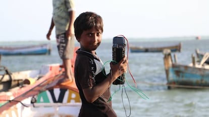 Los niños de Pamban también forman parte de los contenidos de Kadal Osai y son algunos de sus más fervientes oyentes.