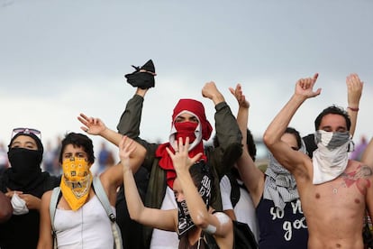 Manifestantes protestam contra votação da PEC 55, em Brasília.