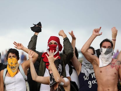 Manifestantes protestam contra votação da PEC 55, em Brasília.