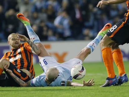 Acción en la que el Celta pidió penalti de la zaga ucraniana sobre Guidetti.