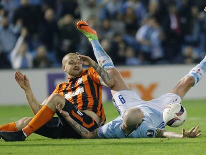 Acción en la que el Celta pidió penalti de la zaga ucraniana sobre Guidetti.