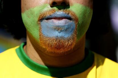 Torcedor brasileiro entra no clima da Copa.