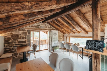 Interior de la Lleldiría en los Valles Pasiegos de Cantabria, en una foto proporcionada por la quesería.