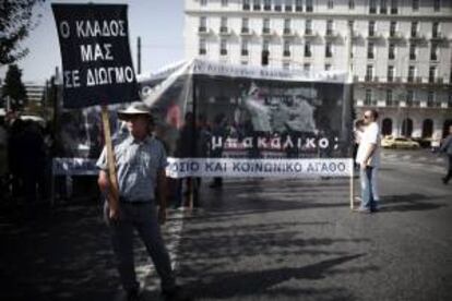 Mnaifestación celebrada el pasado 15 de octubre en Atenas, contra las medidas de austeridad impuestas por el gobierno. EFE/Archivo