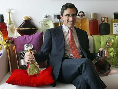 Juan Pedro Abeniacar, haciendo méritos (y equilibrios) para permanecer al frente de la Academia del Perfume.