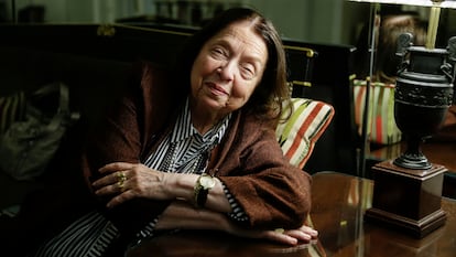 Nélida Piñón posa durante una entrevista en el Hotel Palace en Madrid.
