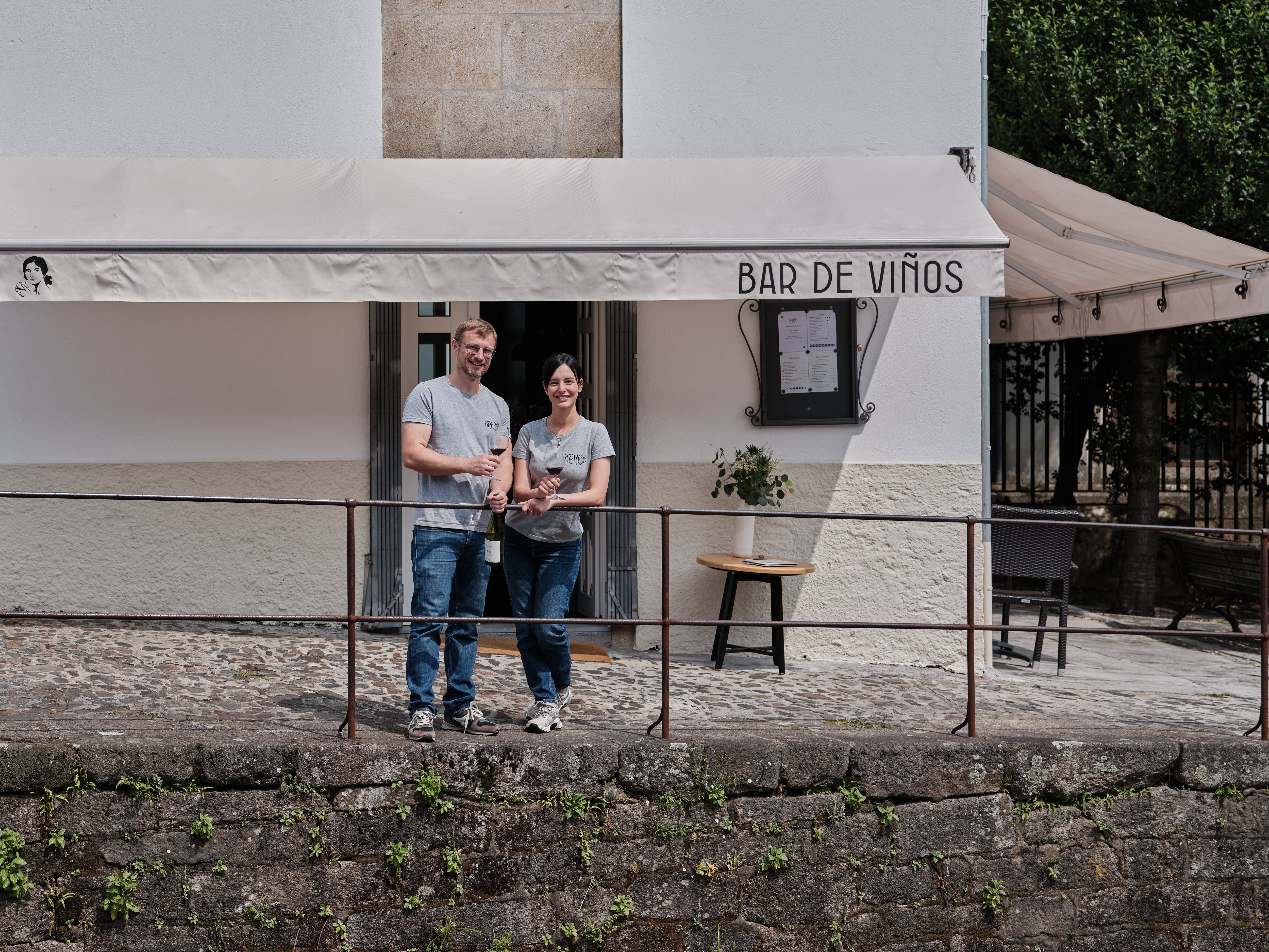 Xénese: el bar que recuperó la entrada medieval del vino en Santiago de Compostela