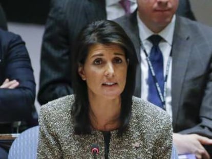 A embaixadora dos EUA para a ONU, Nikki Haley, hoje no Conselho de Segurança.