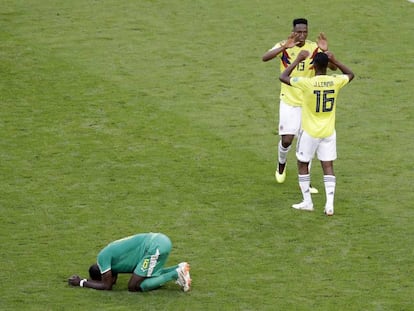 Yerry Mina e Jefferson Lerma celebram o passe da Colômbia enquanto Sane se lamenta.