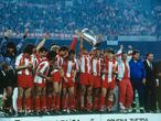 Los jugadores del Estrella Roja celebran la victoria en la final de 1991 contra el Olympique de Marsella.