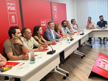 Reunión de la ejecutiva del PSPV-PSOE el pasado lunes, con Ximo Puig en el centro y Pilar Bernabé a su izquierda.