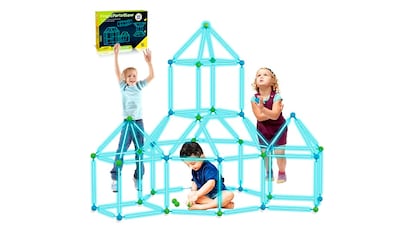 Regalos de 4 a 6 años sobre fondo blanco.