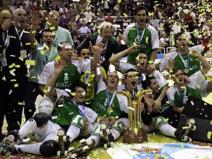 Los jugadores del Liceo celebran el título