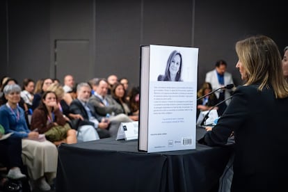 María Dueñas, durante la presentación de su libro en la FIL Guadalajara. 