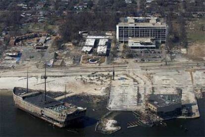 Estado del casino Treausure Bay tras el paso del huracán Katrina por la ciudad costera de Biloxi (Misisipí).