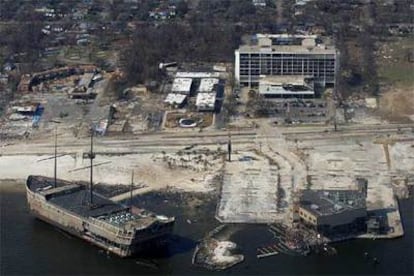 Estado del casino Treausure Bay tras el paso del huracán Katrina por la ciudad costera de Biloxi (Misisipí).