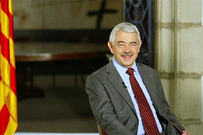 El presidente de la Generalitat, Pasqual Maragall, durante la grabación del mensaje del Día de la Constitución.