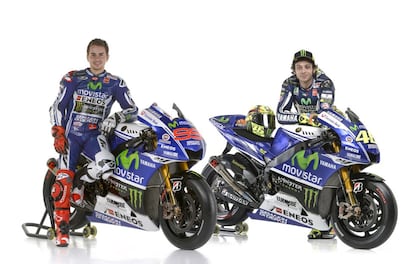 Jorge Lorenzo (izquierda) y Valentino Rossi, en el equipo de Moto GP patrocinado por Movistar.