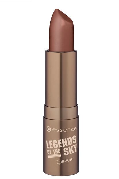 Larga duración con una fragancia muy agradable. Es el labial Legends of the sky de Essence, disponible en dos tonos tierra. Cuesta 2,79 euros.