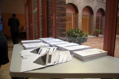 Colegios electorales de Tarragona se quedan sin sobres.