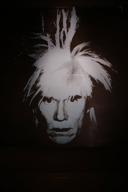 Autorretrato de Andy Warhol, realizado en 1986.