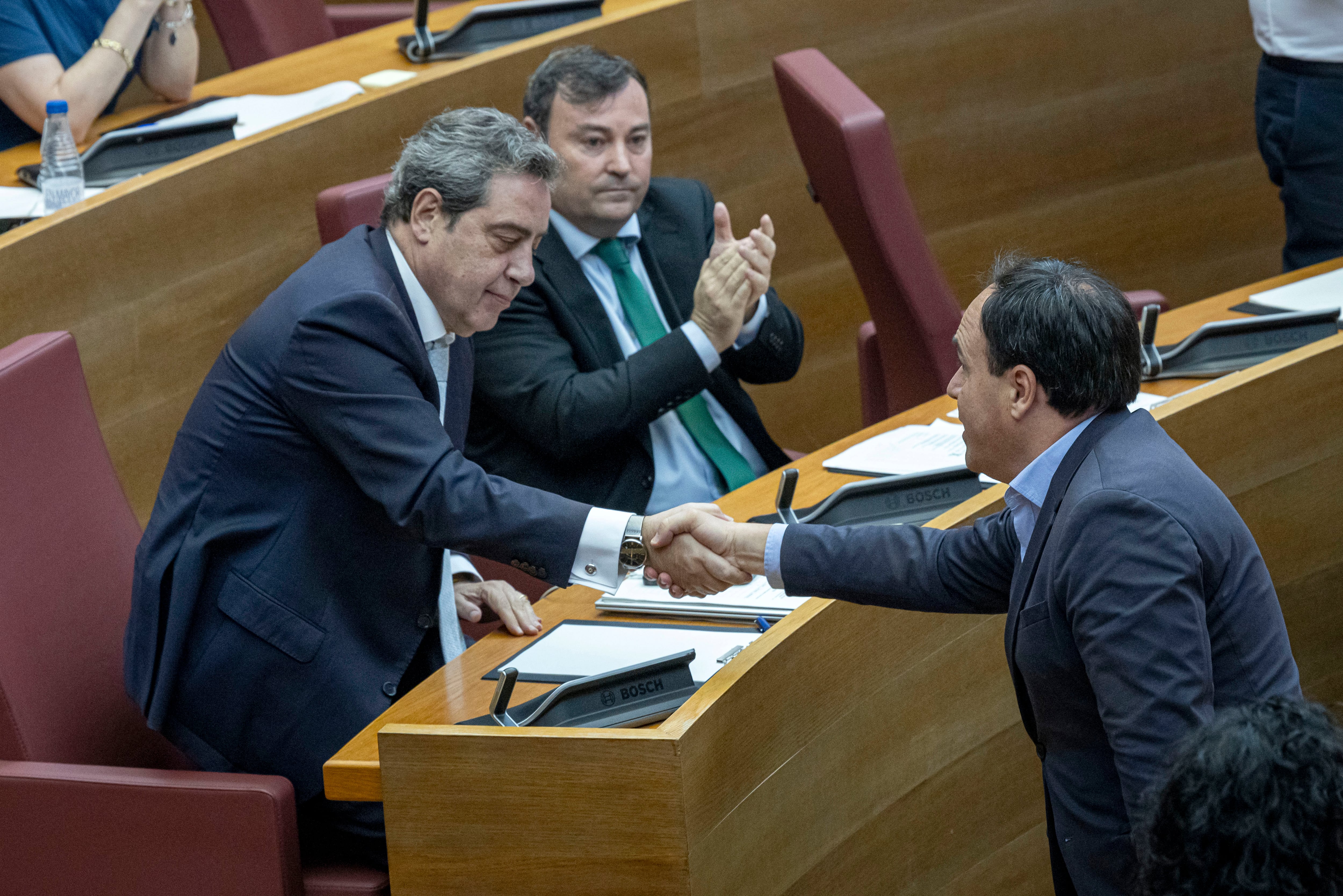La ‘prioridad nacional’ pactada por PP y Vox amenaza con discriminar a militares y otras profesiones con alta movilidad