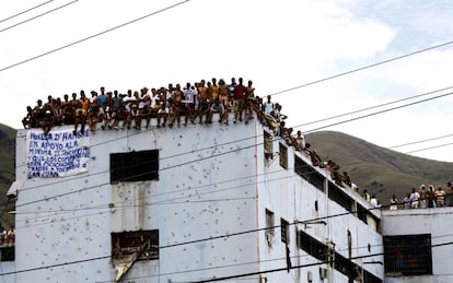 Presos de la cárcel de Tocorón en huelga de hambre, en 2011.
